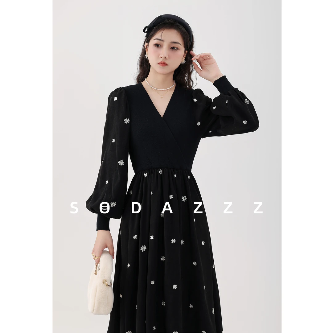 【ZBT直播间】秋冬装针织拼接黑色气质v领花朵刺绣连衣裙ZQS01945