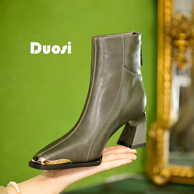 【DUOSI】7cm高级灰时装靴女后拉链瘦瘦靴气质方头加绒高跟短靴1059
