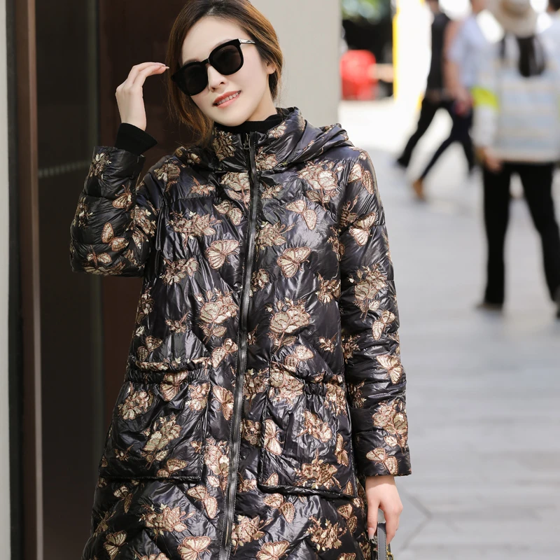 拜占庭的森林白鸭绒羽绒服女高档轻奢刺绣宽松遮肚子轻盈保暖外套