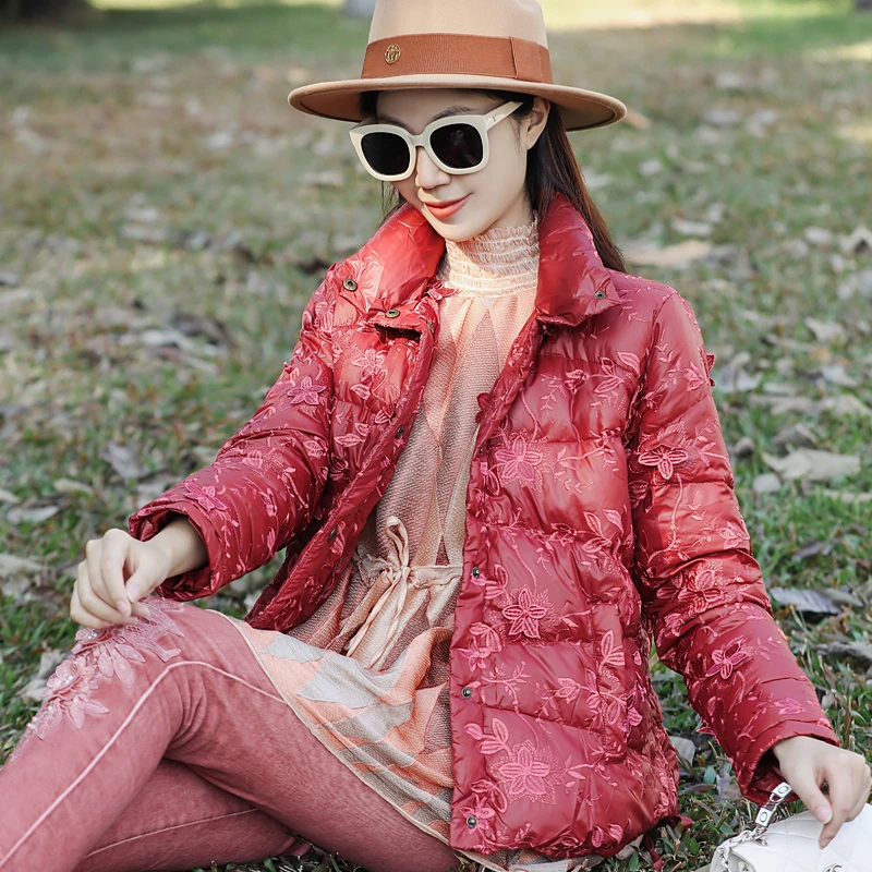 拜占庭的森林白鸭绒羽绒服高档轻奢刺绣复古红色轻薄保暖短款外套