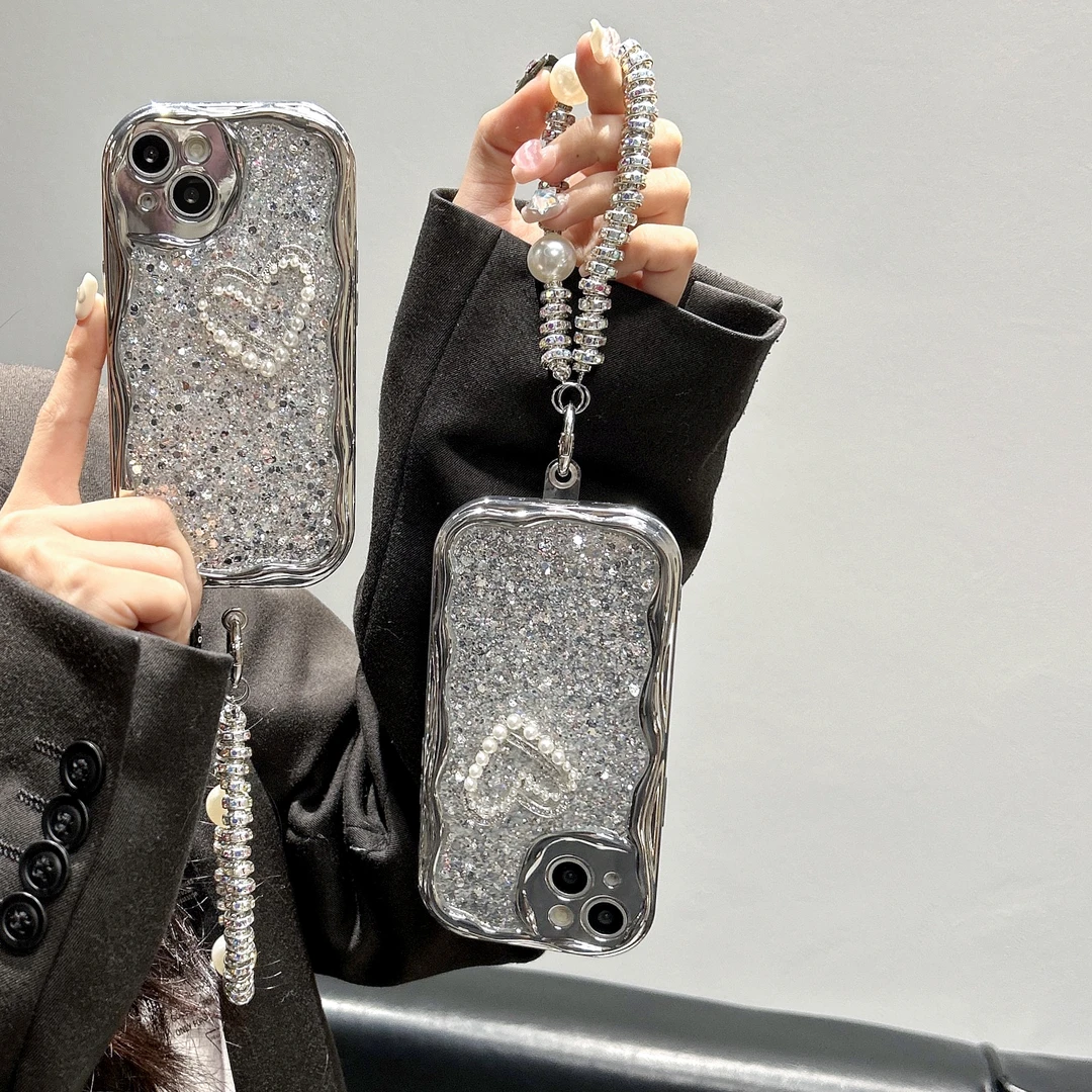 适用苹果系列iPhone15新款手机壳网红滴胶闪粉珍珠爱心手链女款