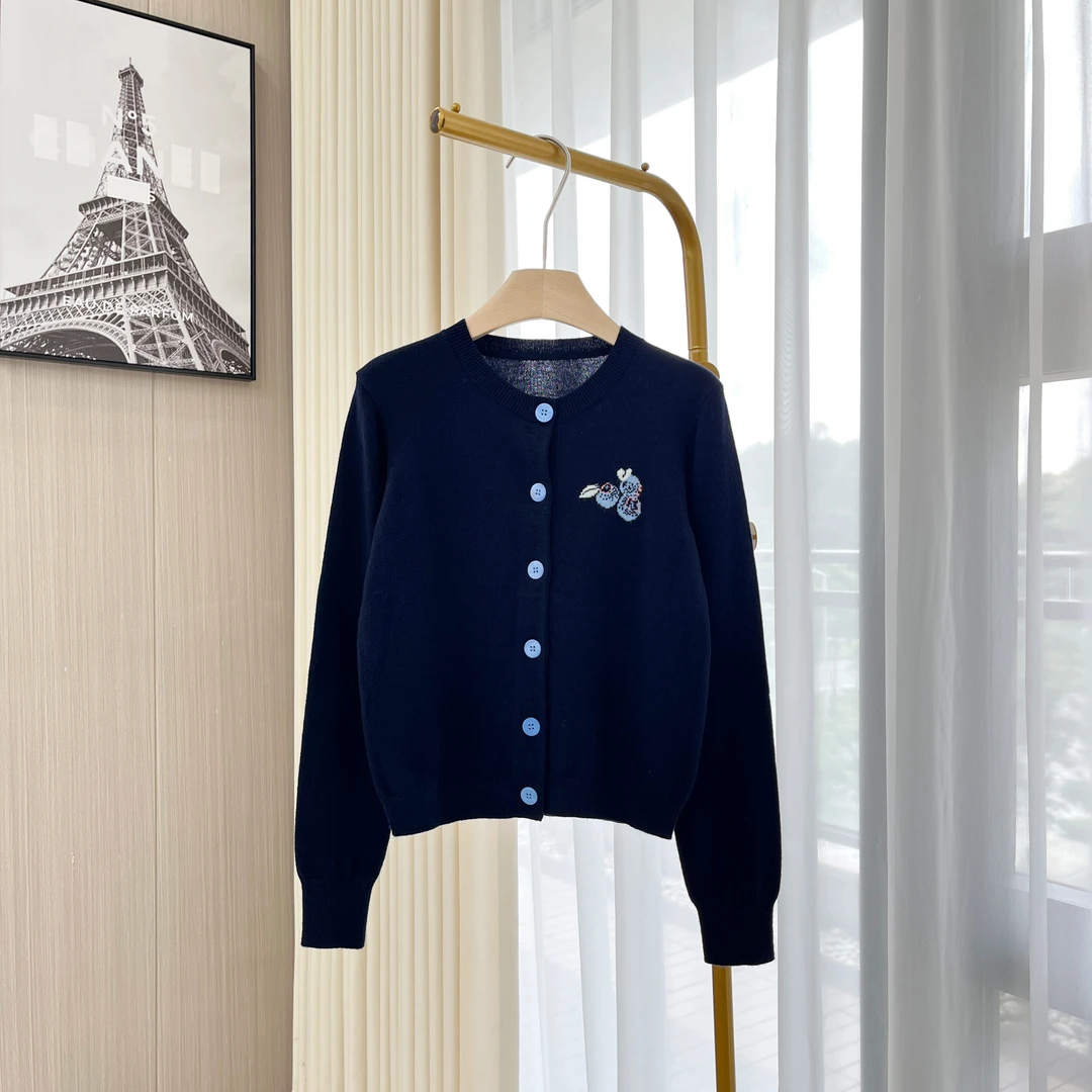 weilai-2024蓝莓提花重工圆领针织开衫上衣-24687