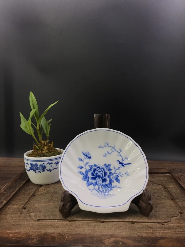 高温瓷釉下五彩贝壳点心盘 直径约为14.5公分 老瓷微瑕