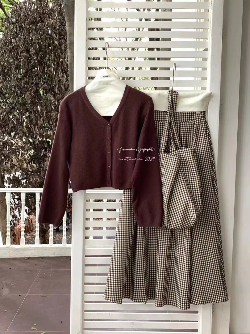 【麦姐精选】v领针织毛衣➕松紧腰格子半裙➕单肩包三件套套装