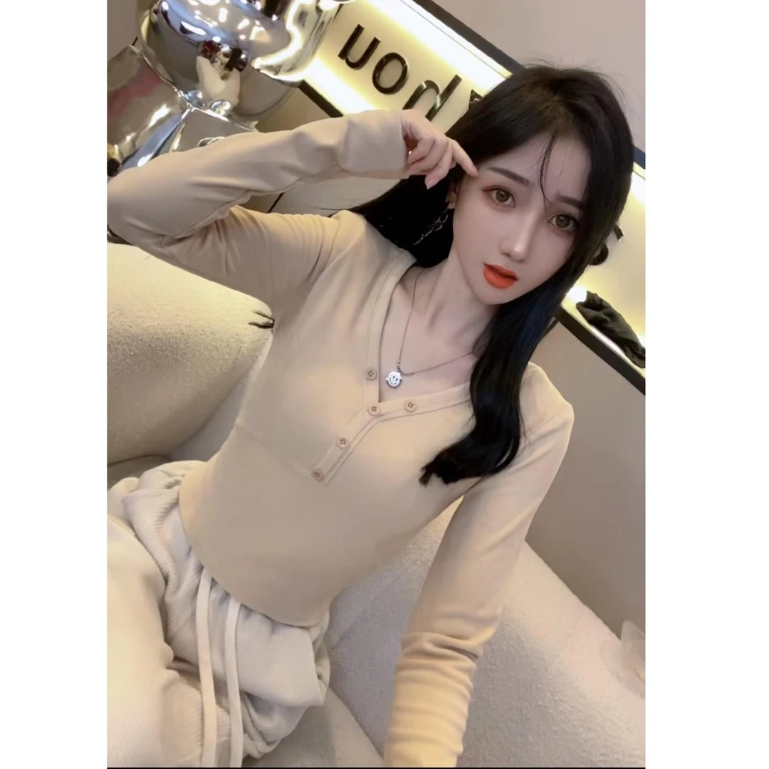 纯欲风V领休闲百搭打底衫女2024年秋季新款单排扣洋气别致长袖T恤