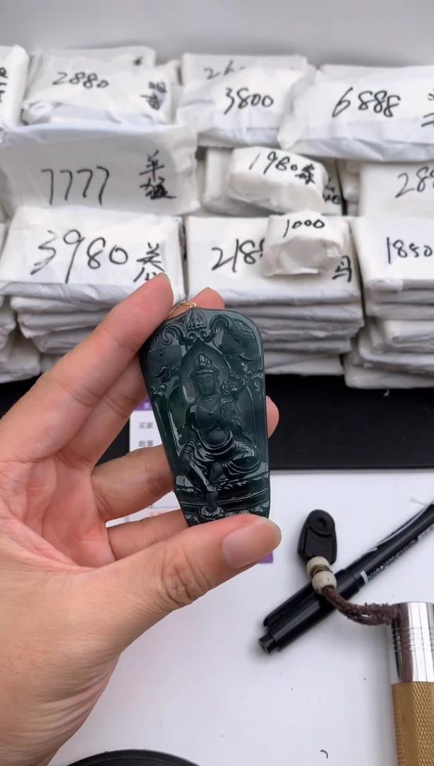 【闪购商品】翡翠颈饰未镶嵌虚空藏