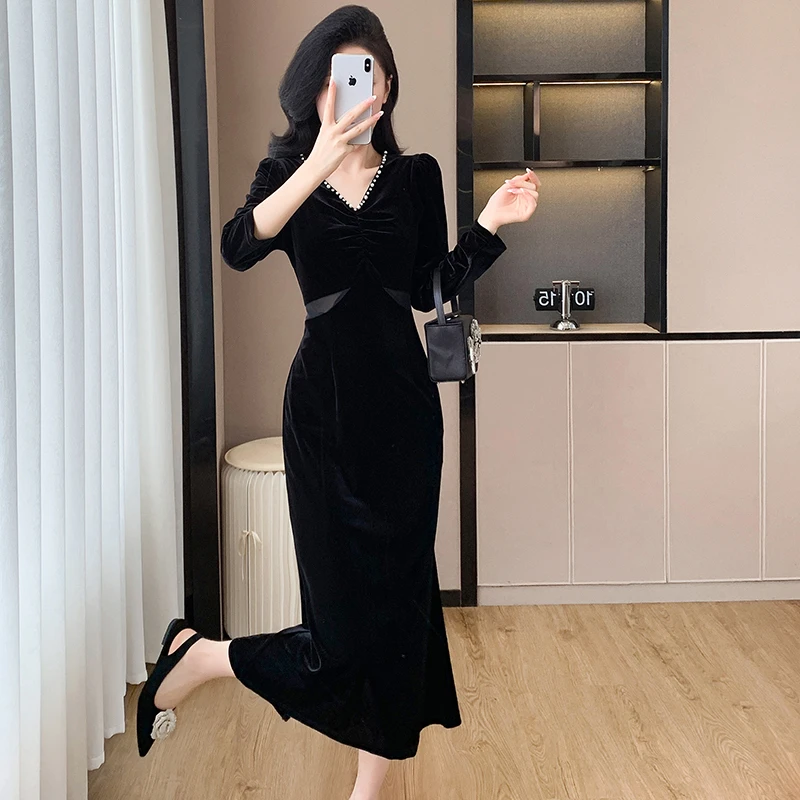 黑色高级感丝绒连衣裙女2024秋冬新款时尚优雅气质镂空拼接鱼尾裙