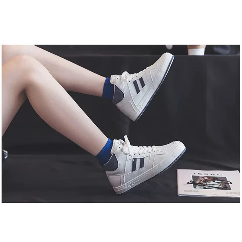 高帮板鞋2024冬季休闲鞋子加绒保暖二棉鞋厚底运动鞋女鞋