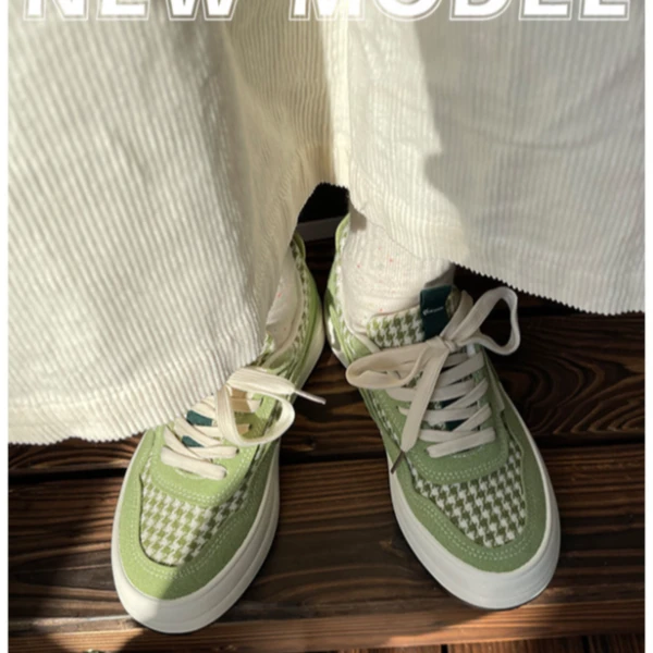 2024年夏季新款千鸟格帆布鞋女百搭小众设计潮平底茉茶绿色板鞋子