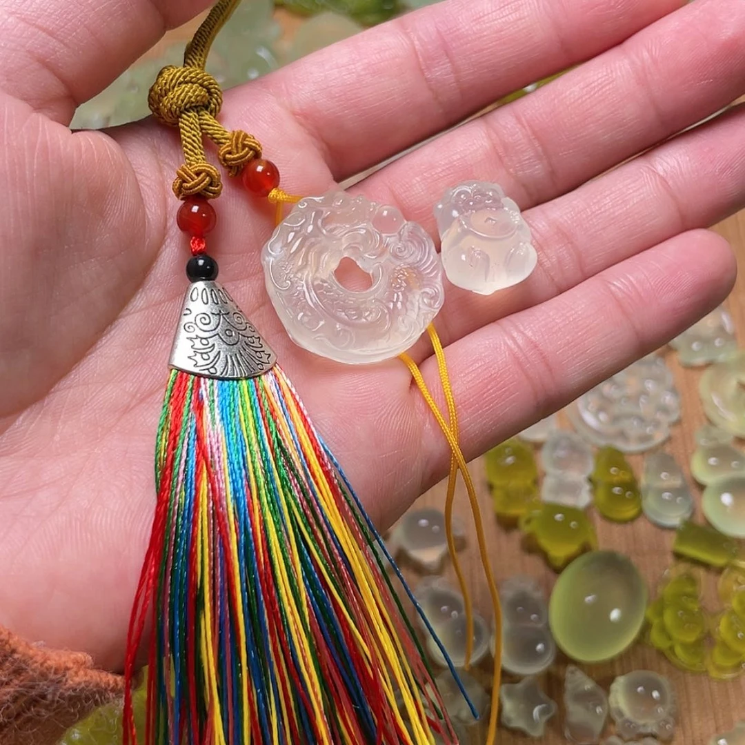 【闪购商品】蛇纹石玉车挂未镶嵌居****?