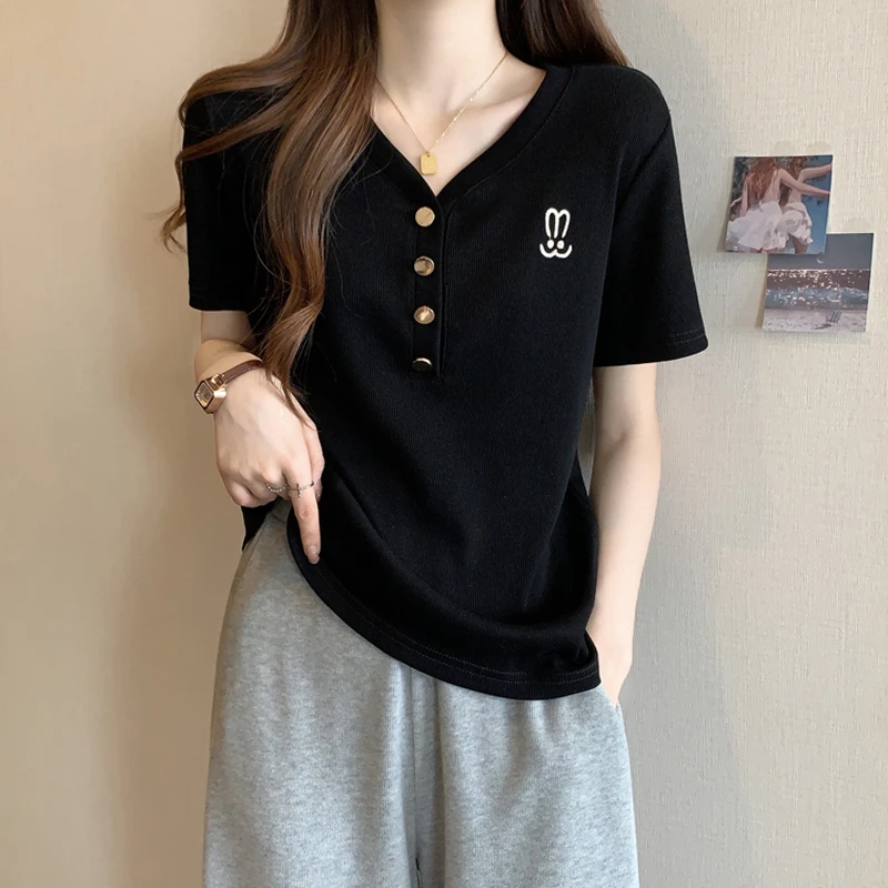 大码遮肚子刺绣V领短袖T恤打底衫女夏季胖MM遮肉显瘦百搭正肩上衣