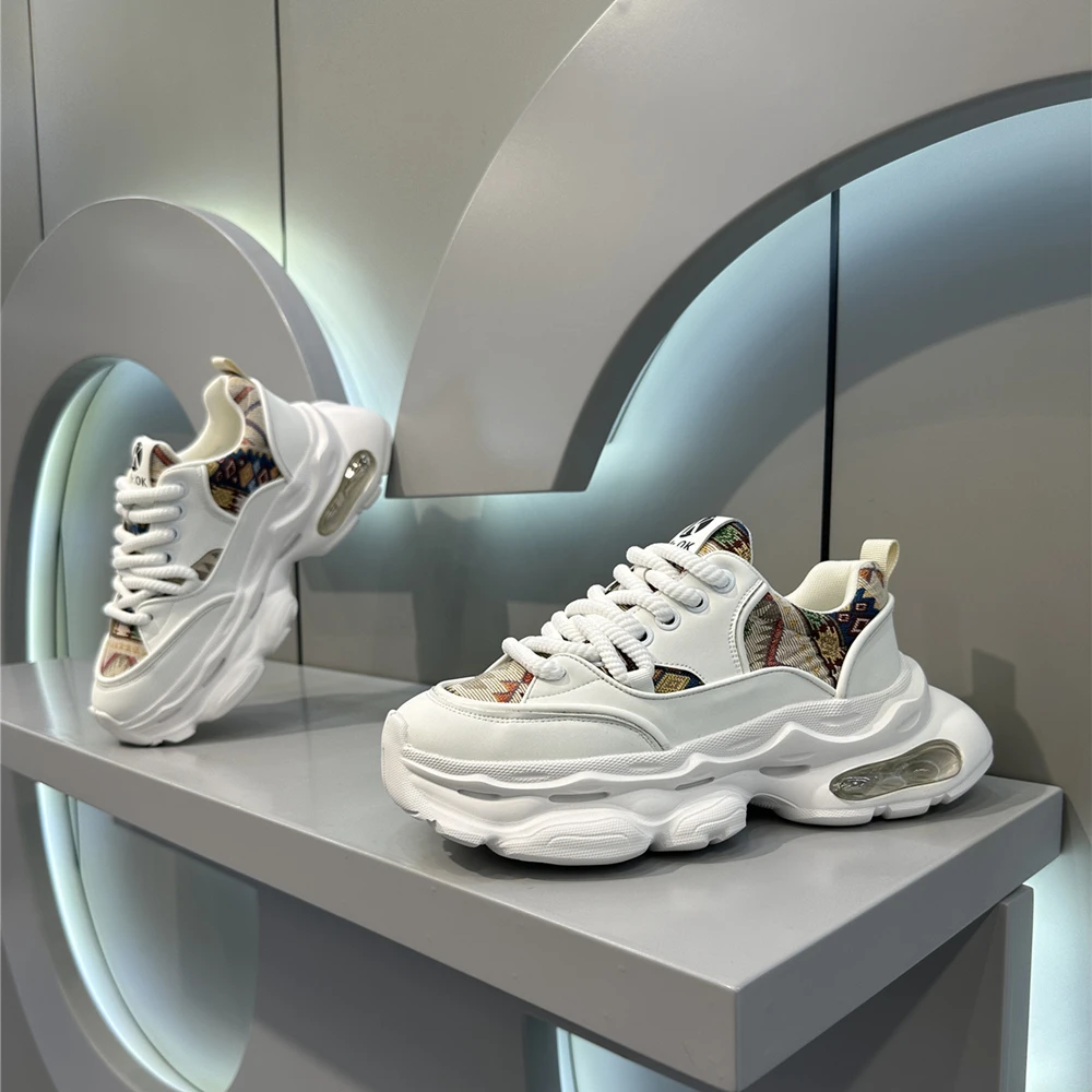 2024秋季新款那是低帮时尚休闲鞋国潮刺绣舒适百搭厚底增高老爹鞋