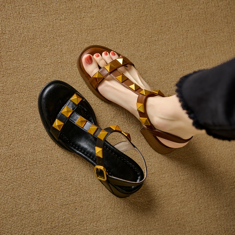 Koee【4.5cm】复古铆钉百搭夏季新款软底粗跟仙女风一字带凉鞋女