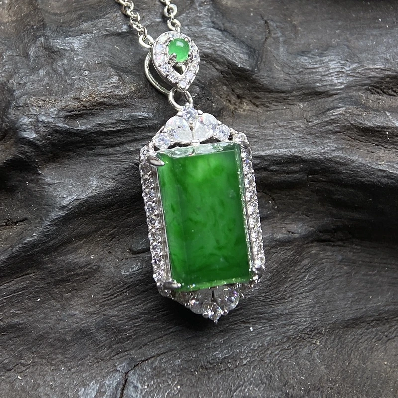 正品天然高冰阳绿A货翡翠吊坠S925银镶嵌女士款时尚百搭平安无事
