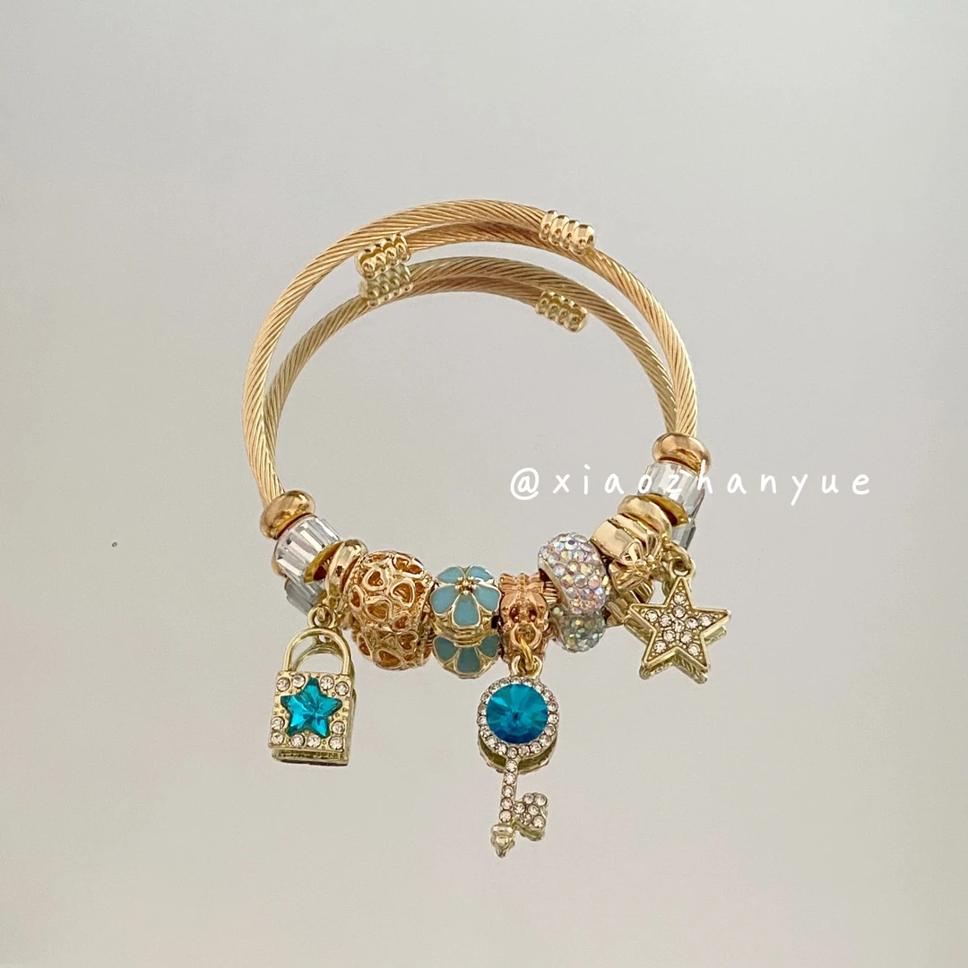 不锈钢合成锆石手镯 轻奢金色星星钥匙镶钻吊坠百搭闺蜜开口手镯