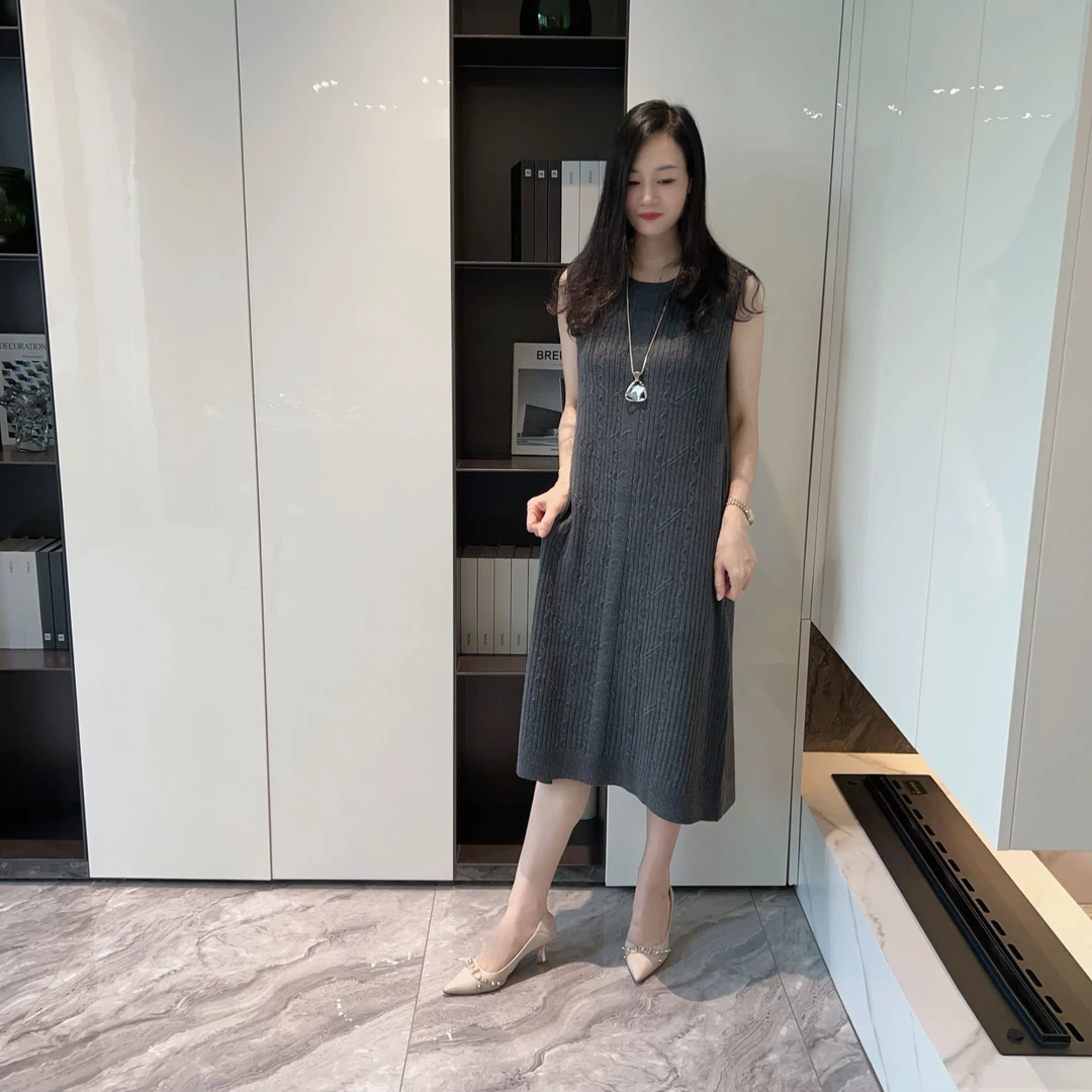 悦乾瑾JQ1518优雅女人味时尚气质圆领连衣裙新款针织宽松背心裙A