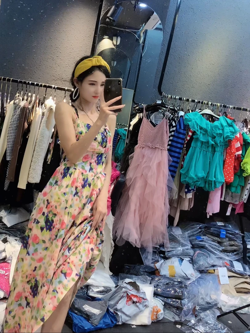 甜美碎花吊带裙连衣裙