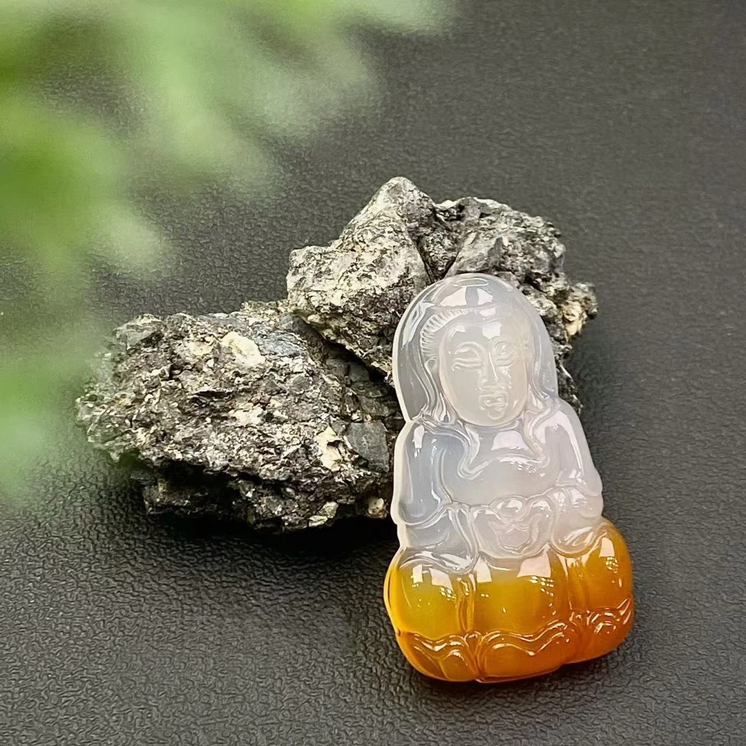 279245/天然玛瑙冰透俏色正装观音吊坠 多样性一件发