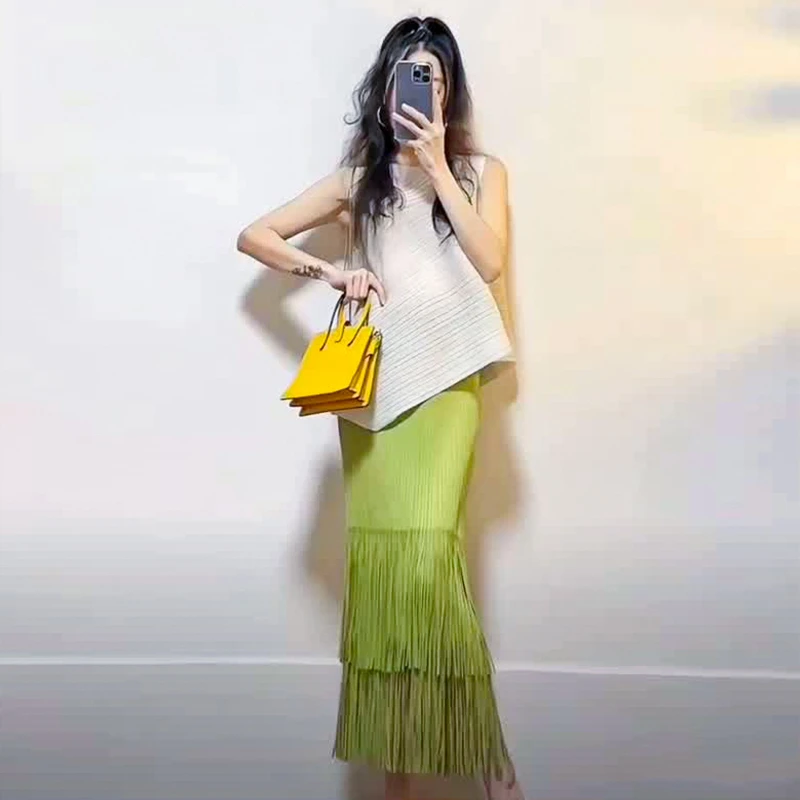 三宅高端时尚纯色无袖圆领褶皱上衣套装高腰显瘦流苏感气质两件套