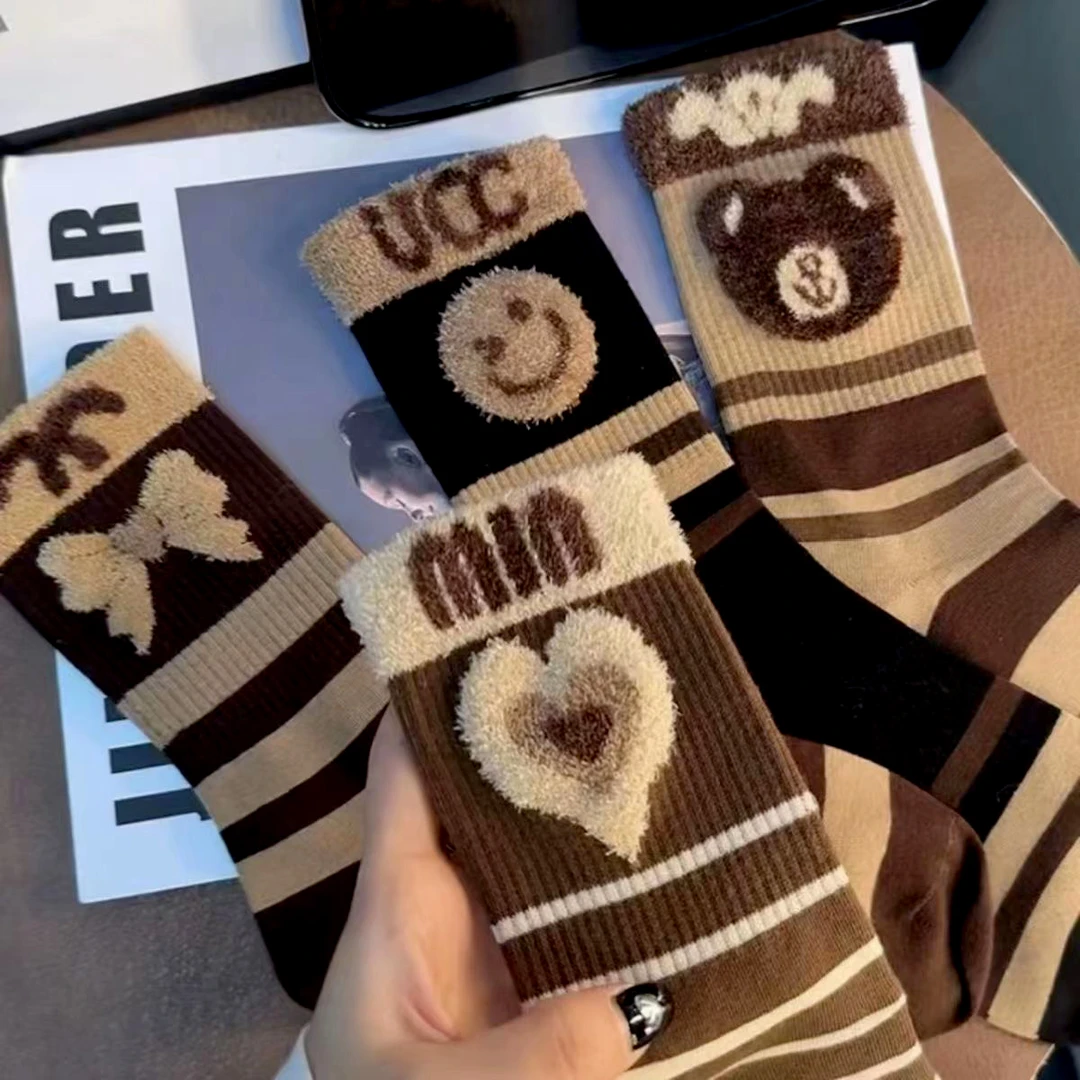 袜子女秋冬款厚款长筒棉袜高颜值网红爆款高腰甜美可爱字母饰品袜