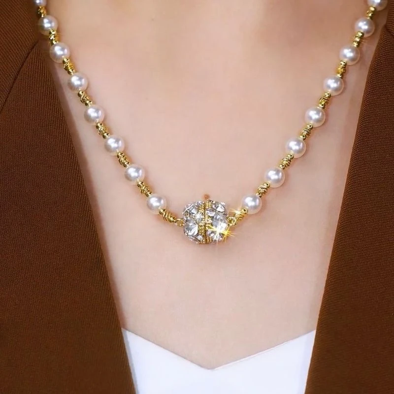 铜合金仿珍珠项链 气质独特镶钻圆球磁吸珠珠项链