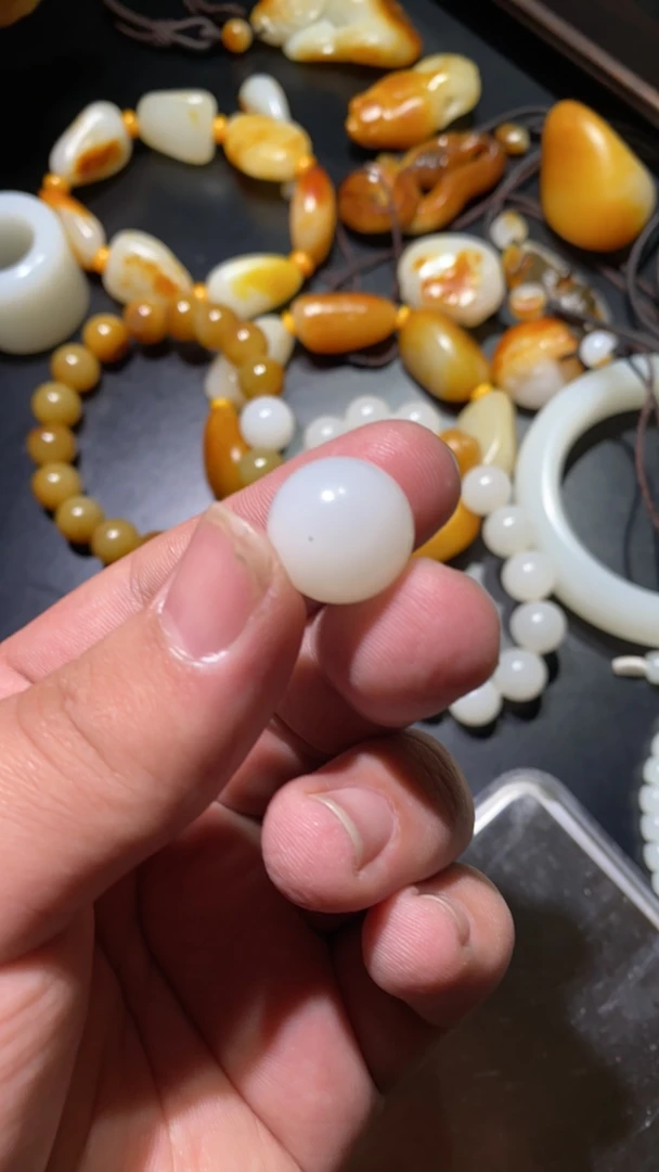 白细单珠新疆和田玉