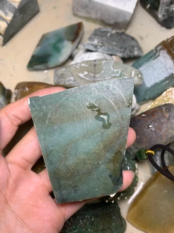 天然翡翠仿古挂件