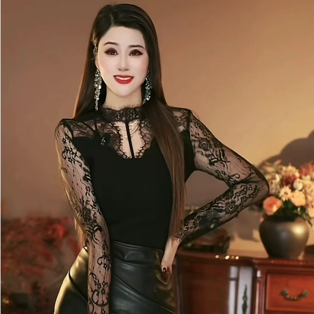 丁随9582秋冬季挂脖蕾丝花边镂空时尚拼接修身百搭打底长袖上衣