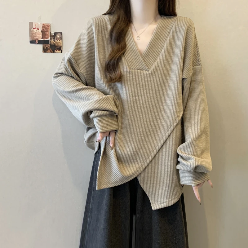 设计感V领长袖t恤女生春秋爆款大码遮肚子宽松百搭不规则开叉上衣