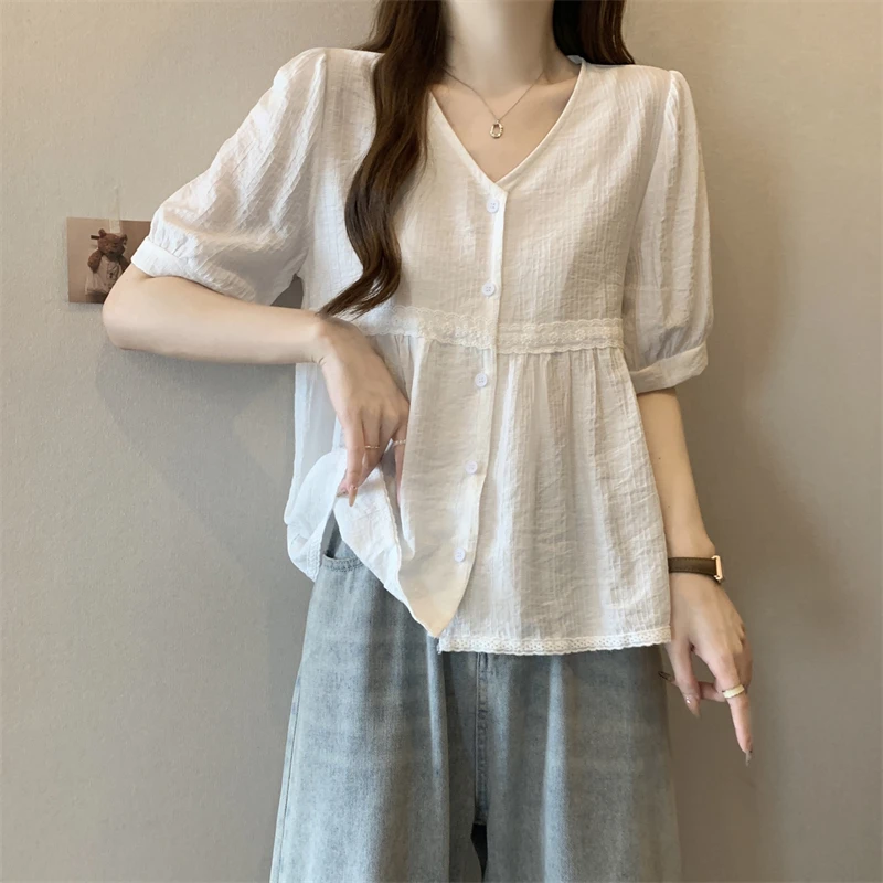 大码夏季律动莫兰迪法式短袖衬衣洋气设计感V领衬衫蕾丝拼接上衣