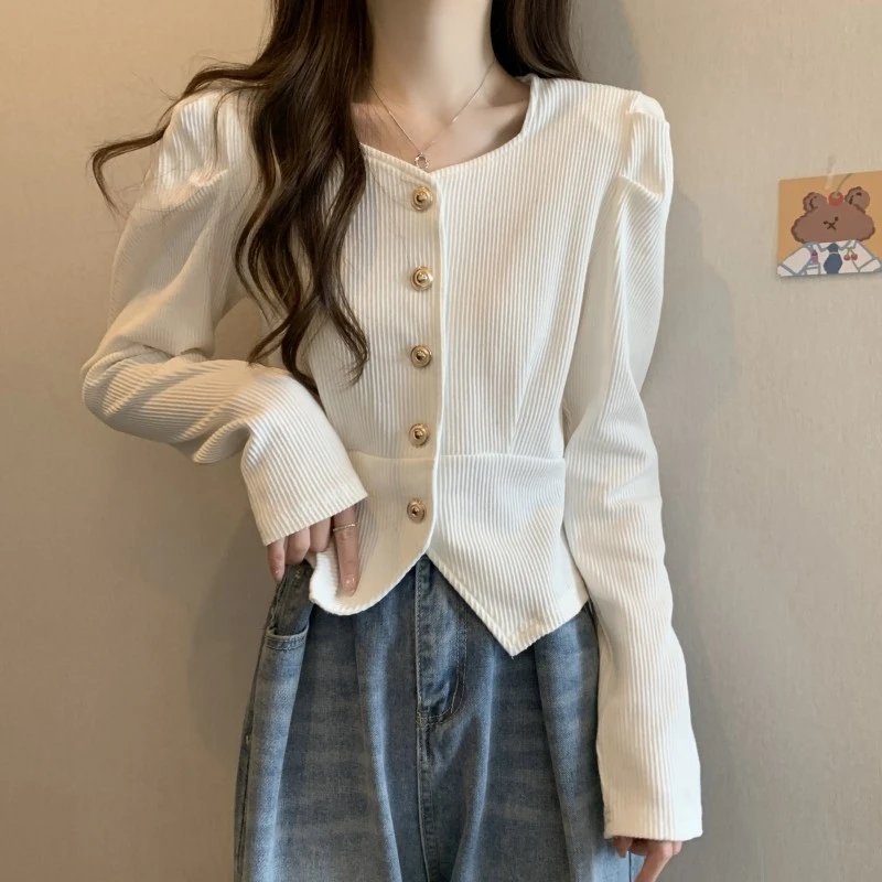 大码春装胖妹妹开叉方领上衣女设计感小众短款燕尾单排扣长袖衬衫