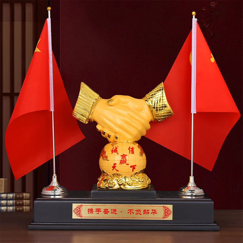 合作共赢送老板办公室桌面创意中国式旗旗帜握手摆件商务高档礼品