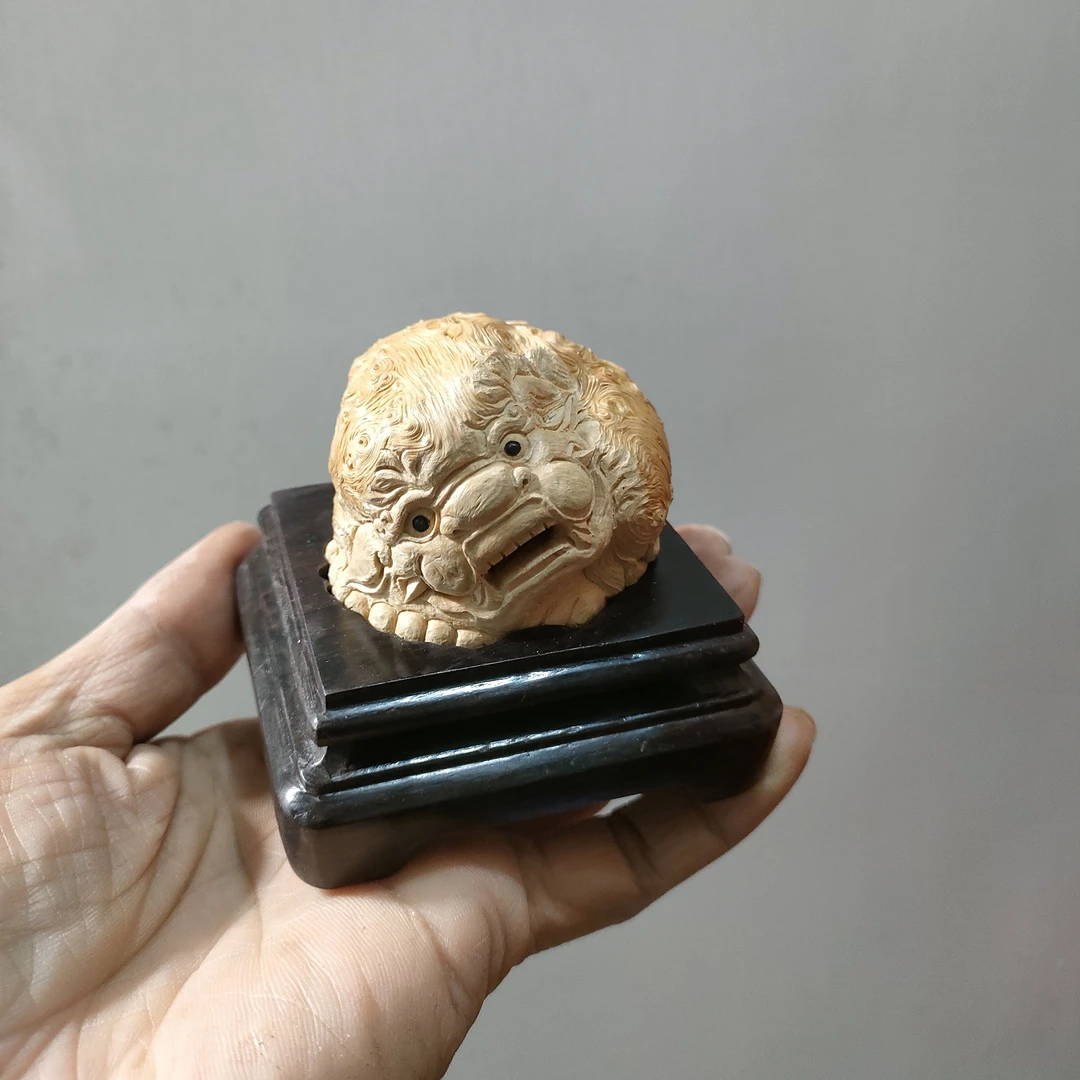荔枝木香炉狮子纯手工雕刻小狮子。