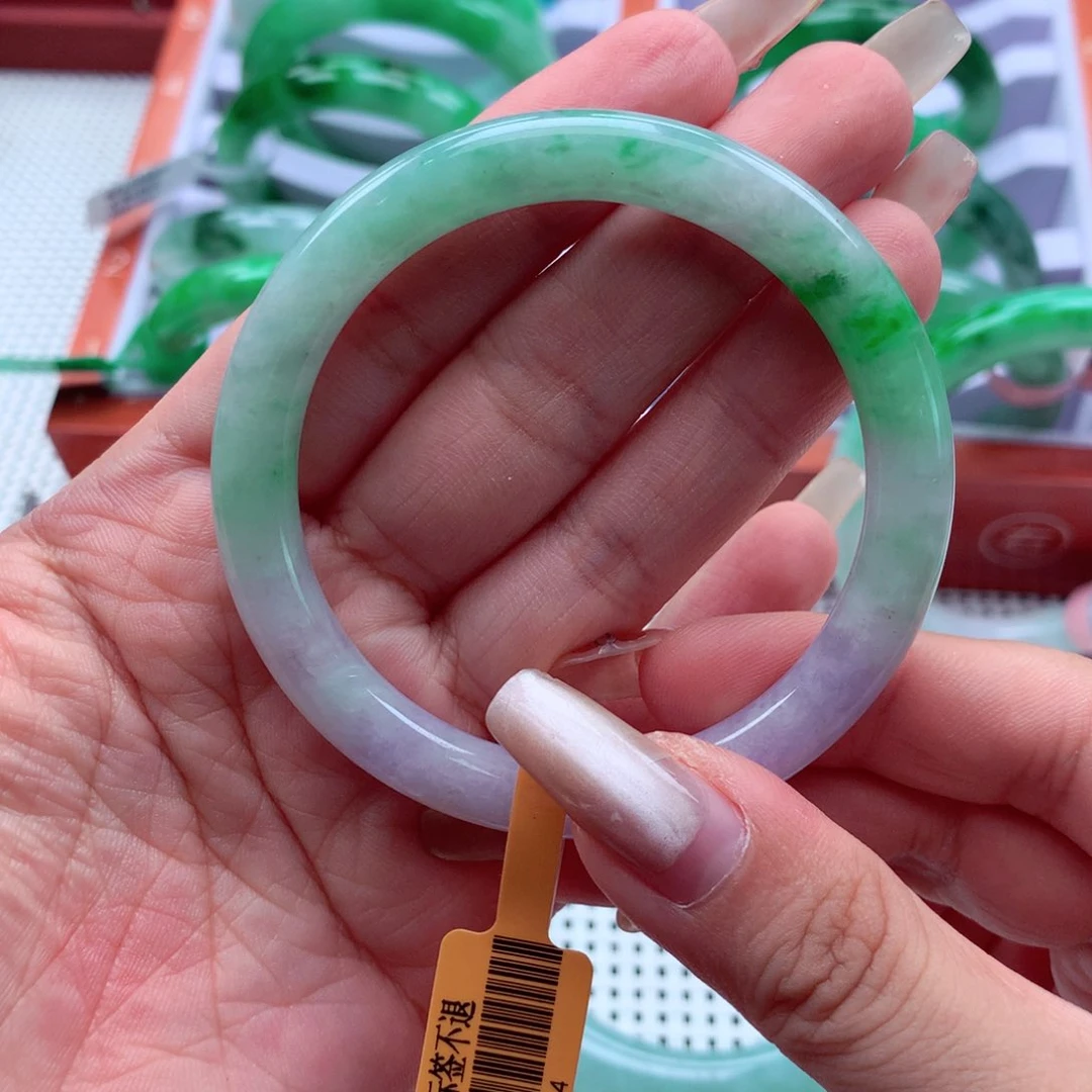 翡翠手镯未镶嵌翡翠