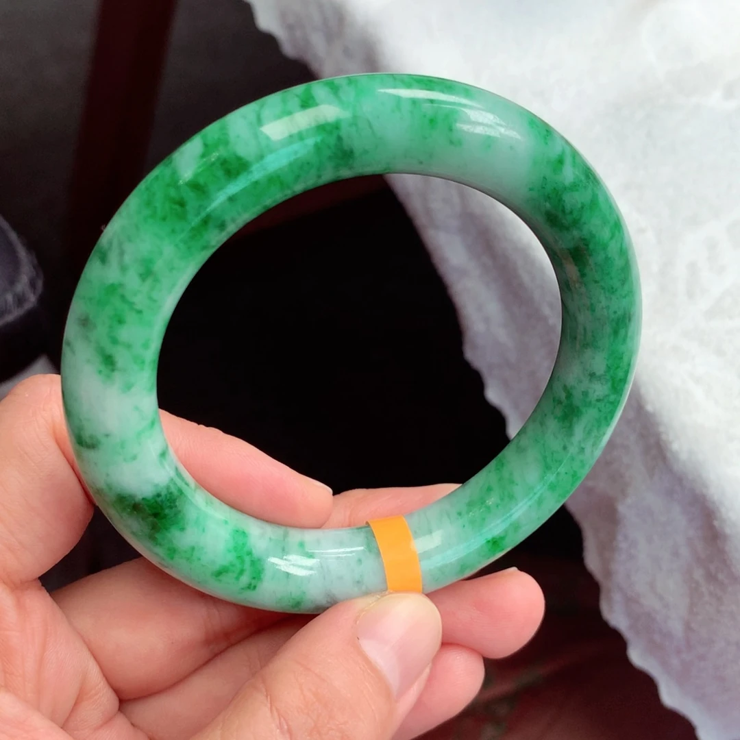 翡翠手镯未镶嵌绿花胖圆