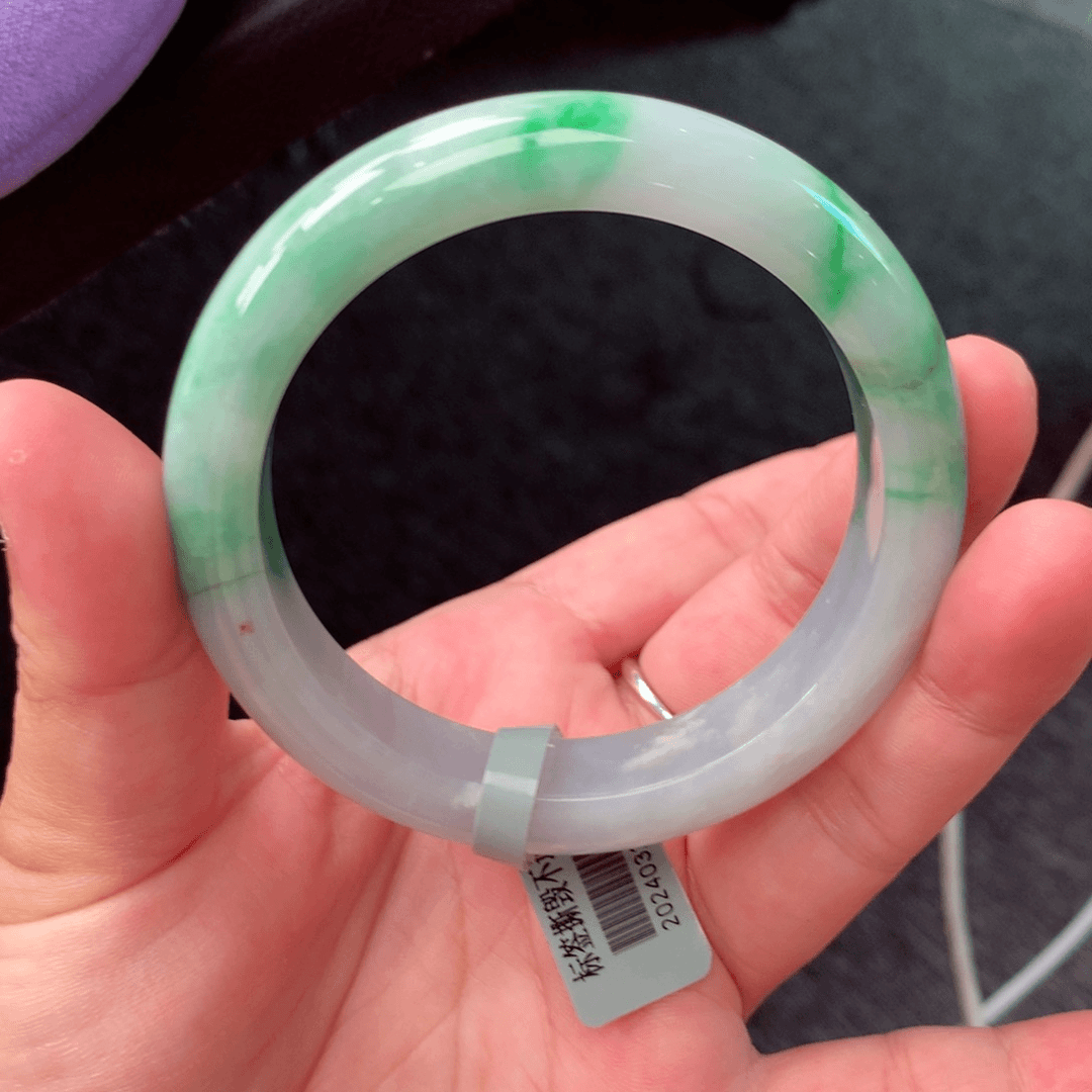 翡翠手镯未镶嵌翡翠