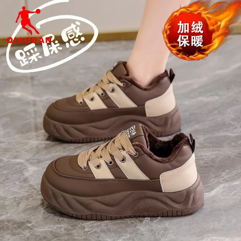 乔丹断码美拉德女鞋2023秋冬季厚底真皮软底加绒二棉鞋百搭休闲板