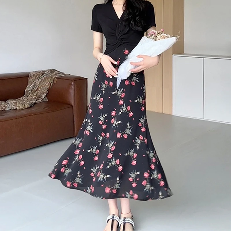 KM3348茶歇法式假两件碎花连衣裙子女夏新款v领黑色短袖收腰长裙