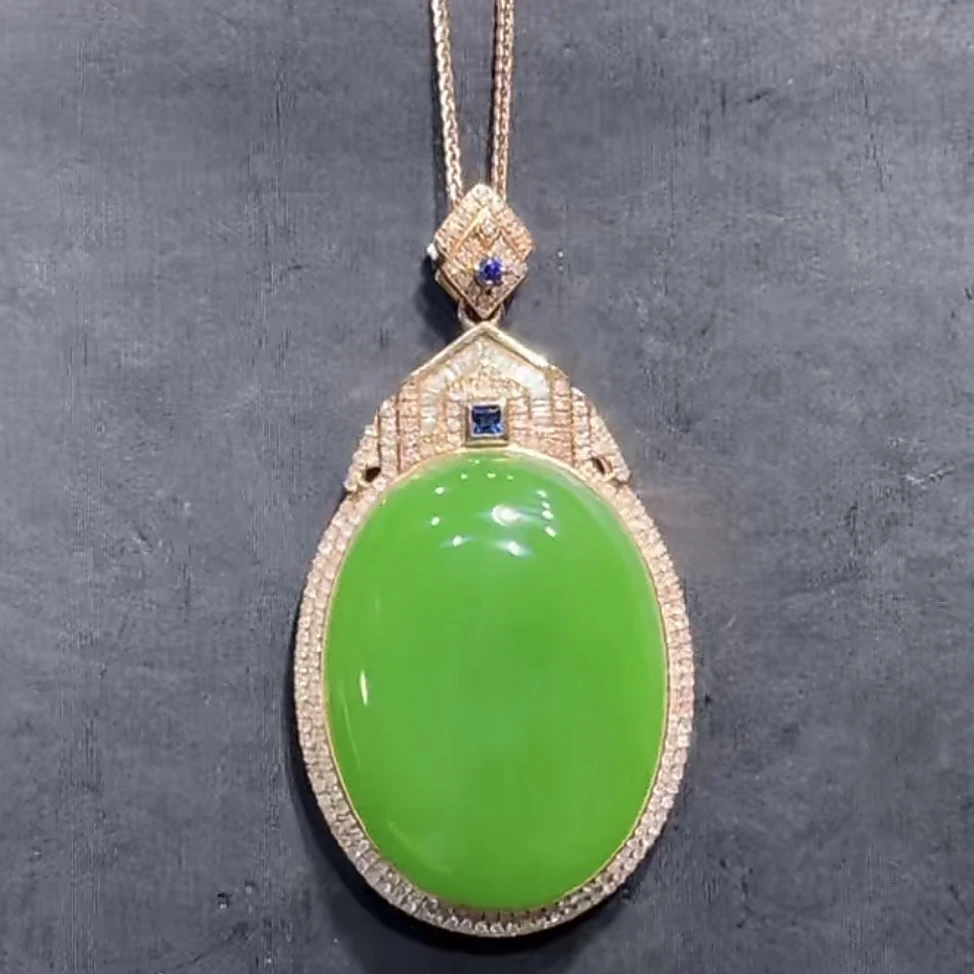 收藏级！和田玉碧玉俄料苹果绿蛋面吊坠18k金镶嵌