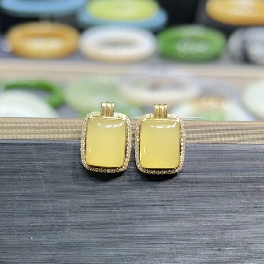 和田玉新疆若羌冰底起荧光黄口耳钉18K金镶嵌