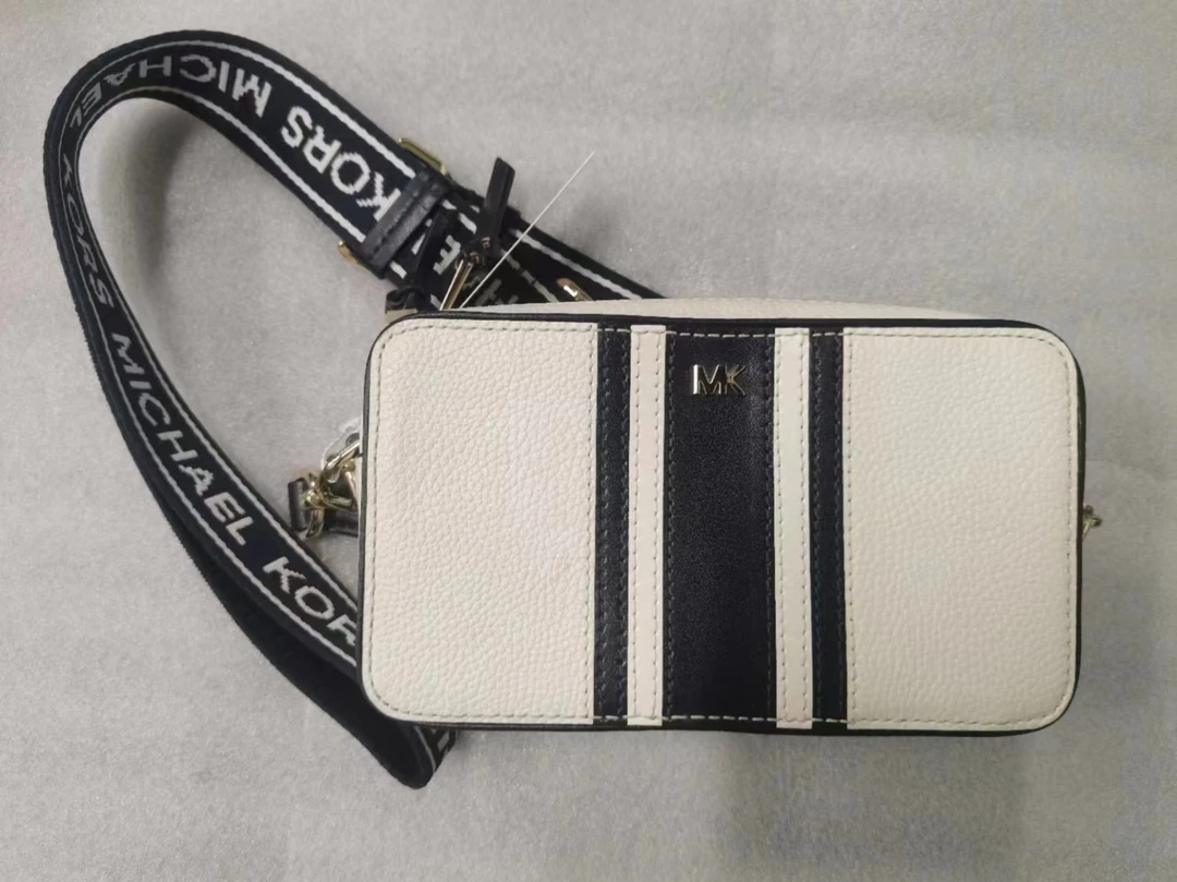 95新 MICHAELKORS/迈克高仕 哈蜜精选/单肩包/无公价/包展/2842
