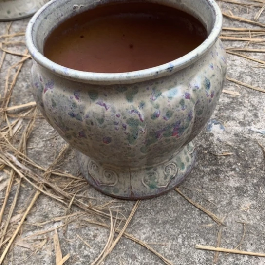 红陶20CM（含）-50CM（不含）口19。高19。