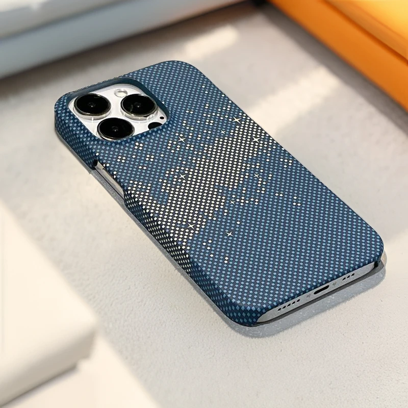 适用苹果iPhone15promax手机壳半包肤感碳纤维纹苹果15凯夫拉纹理