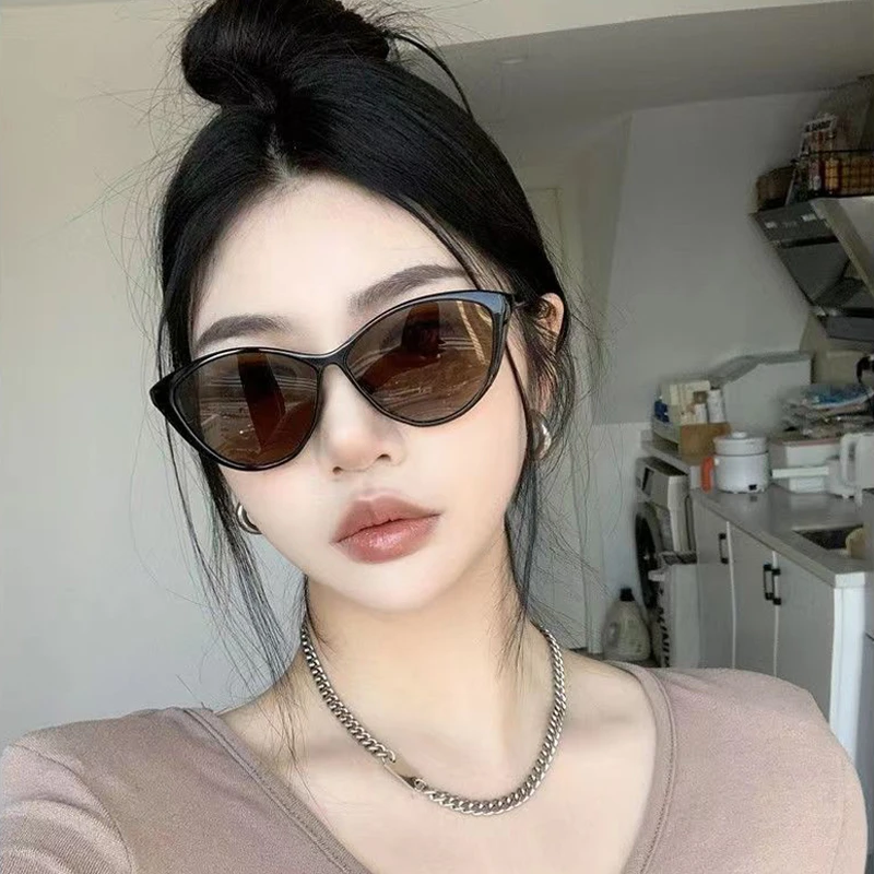 新上新款欧美风猫眼小脸墨镜女高级感ins墨镜防紫外线强光拍照时