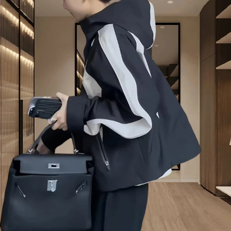 欧货高级感小个子休闲黑色连帽冲锋衣夹克短款外套女春秋2025新款