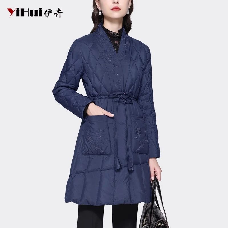 YIHUI伊卉羽绒服女中长款外套时尚绣花棉衣收腰风衣型WG230808