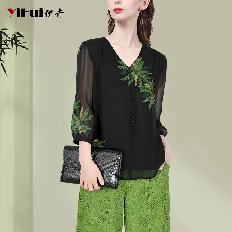 YIHUI伊卉重工刺绣雪纺衫女v领上衣绣花衬衫宽松遮肚子SD242980