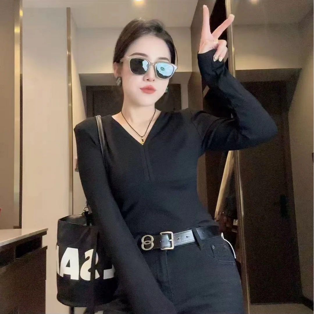 24-3-330百搭洋气V领修身网红气质时尚秋冬黑色显瘦长袖T恤