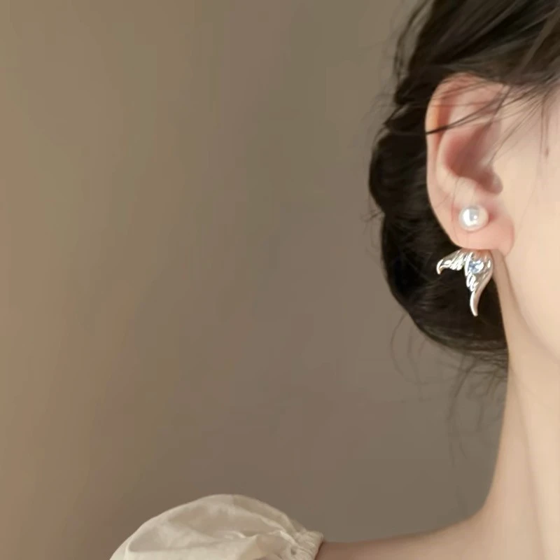 铜合金仿珍珠耳饰 D059《巴莱恩》亮戴的精致法式珠金属鱼尾ins耳饰