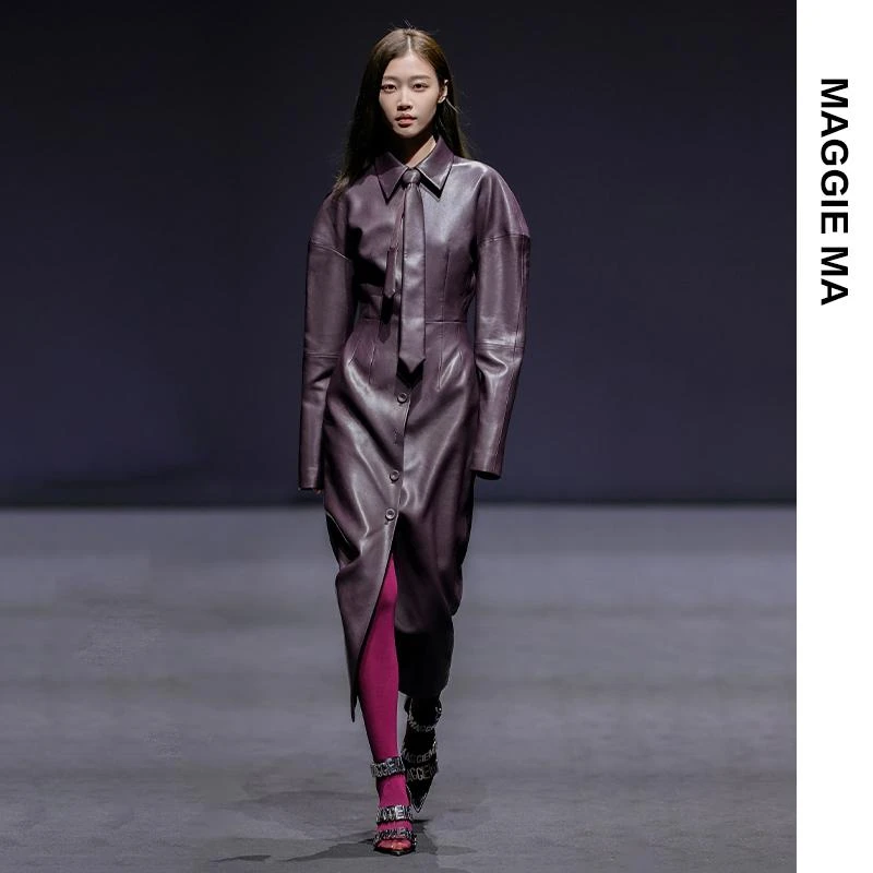 MAGGIE MA马婧设计师款紫红领带PU皮细腻光泽摩登俏皮连衣裙740D